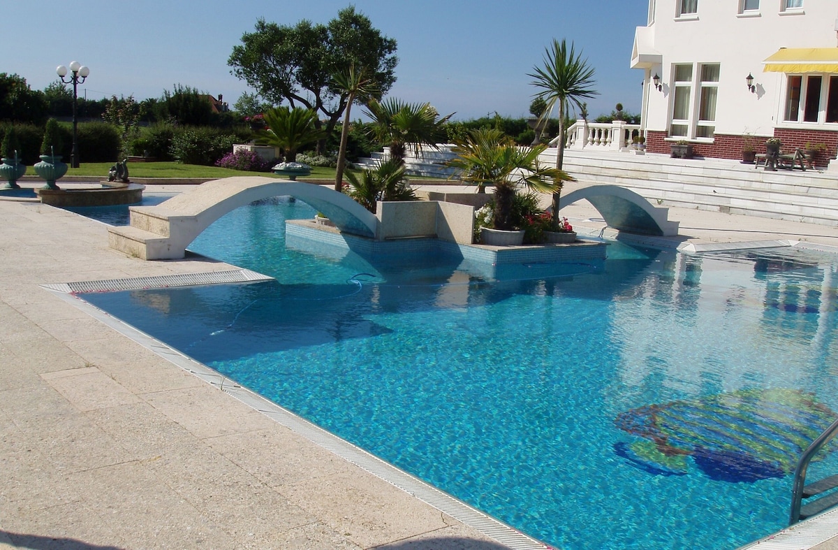 Villa sol y jardin